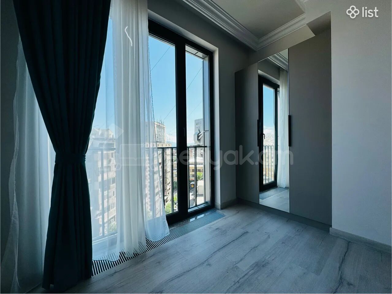 2 Սենյականոց Բնակարան, 34քմ, 6/9 հարկ, Դիզայներական Վերանորոգված