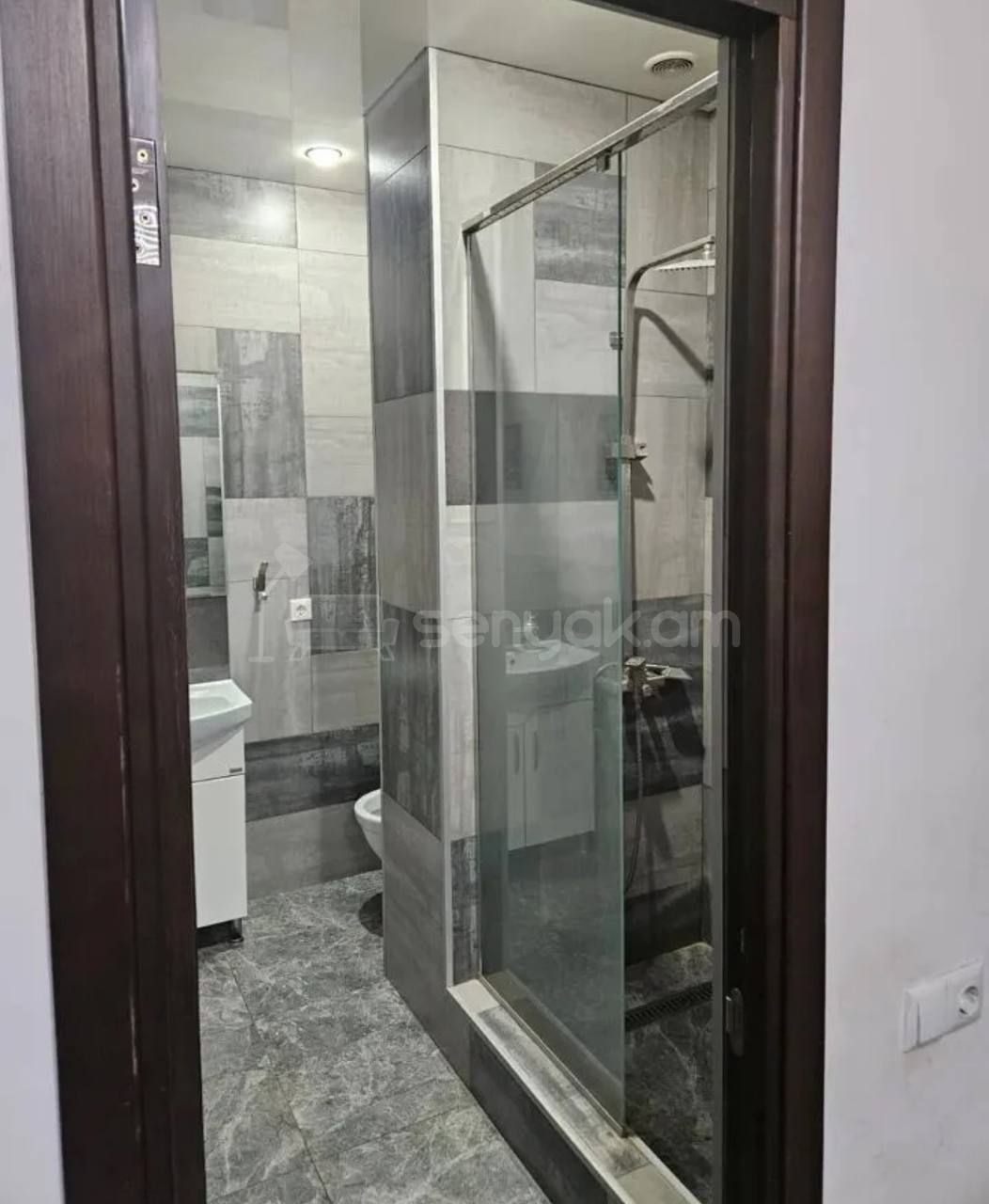 1 Սենյականոց Բնակարան Նորակառույցում, 40քմ, 1/8 հարկ, Դիզայներական Վերանորոգված, Կահավորված, Արևկող