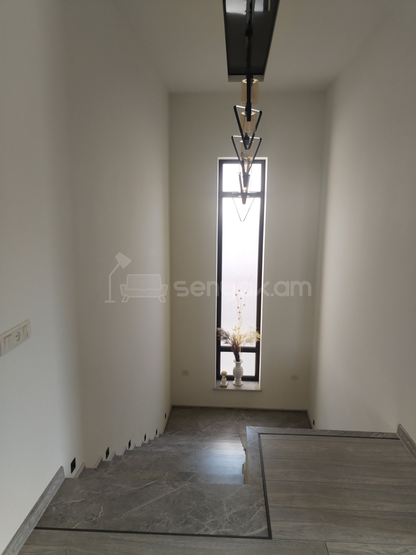 5 Սենյականոց Շքեղ Առանձնատուն, 180քմ, Կահավորված, Լողավազանով