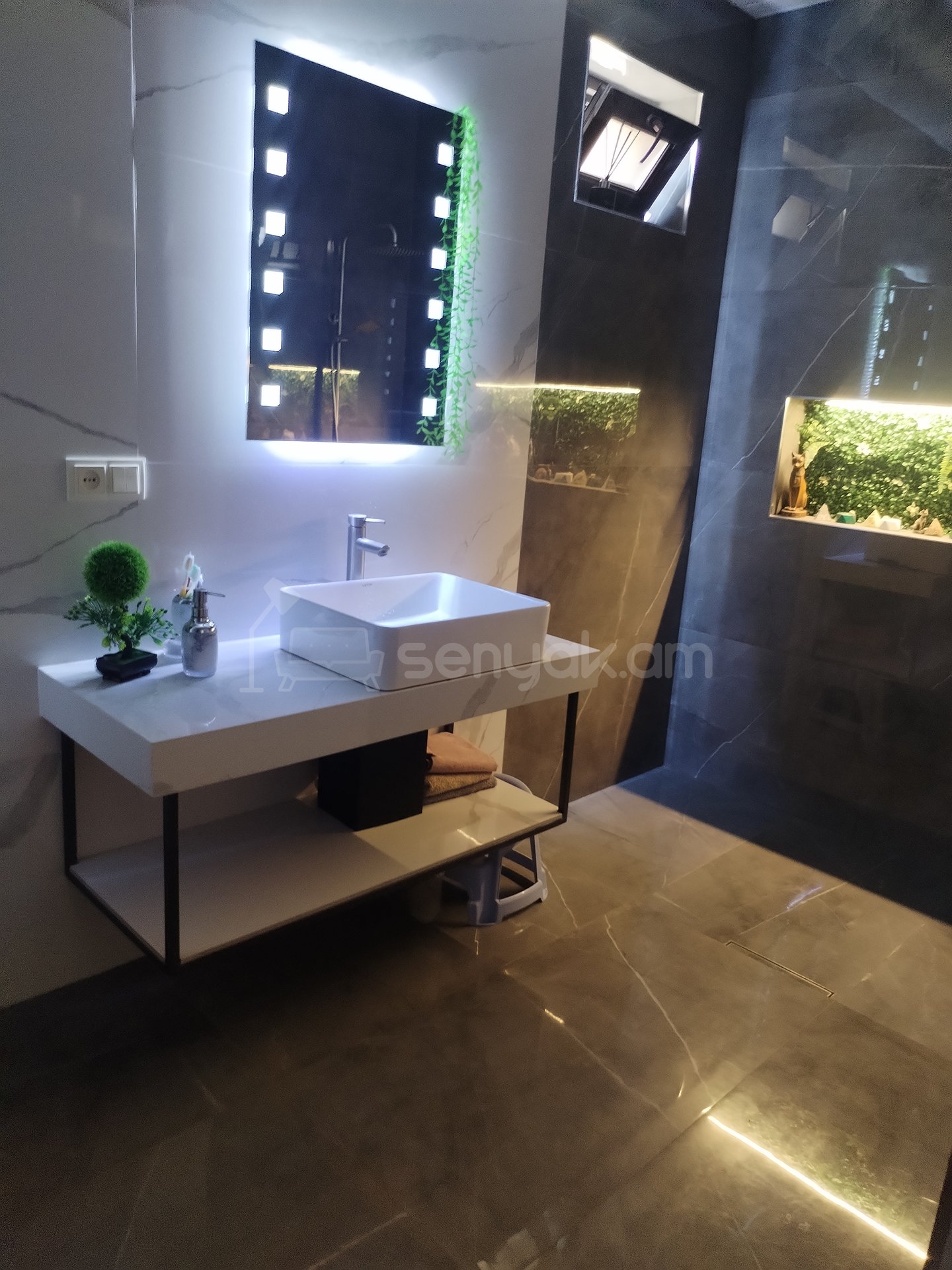 5 Սենյականոց Շքեղ Առանձնատուն, 180քմ, Կահավորված, Լողավազանով