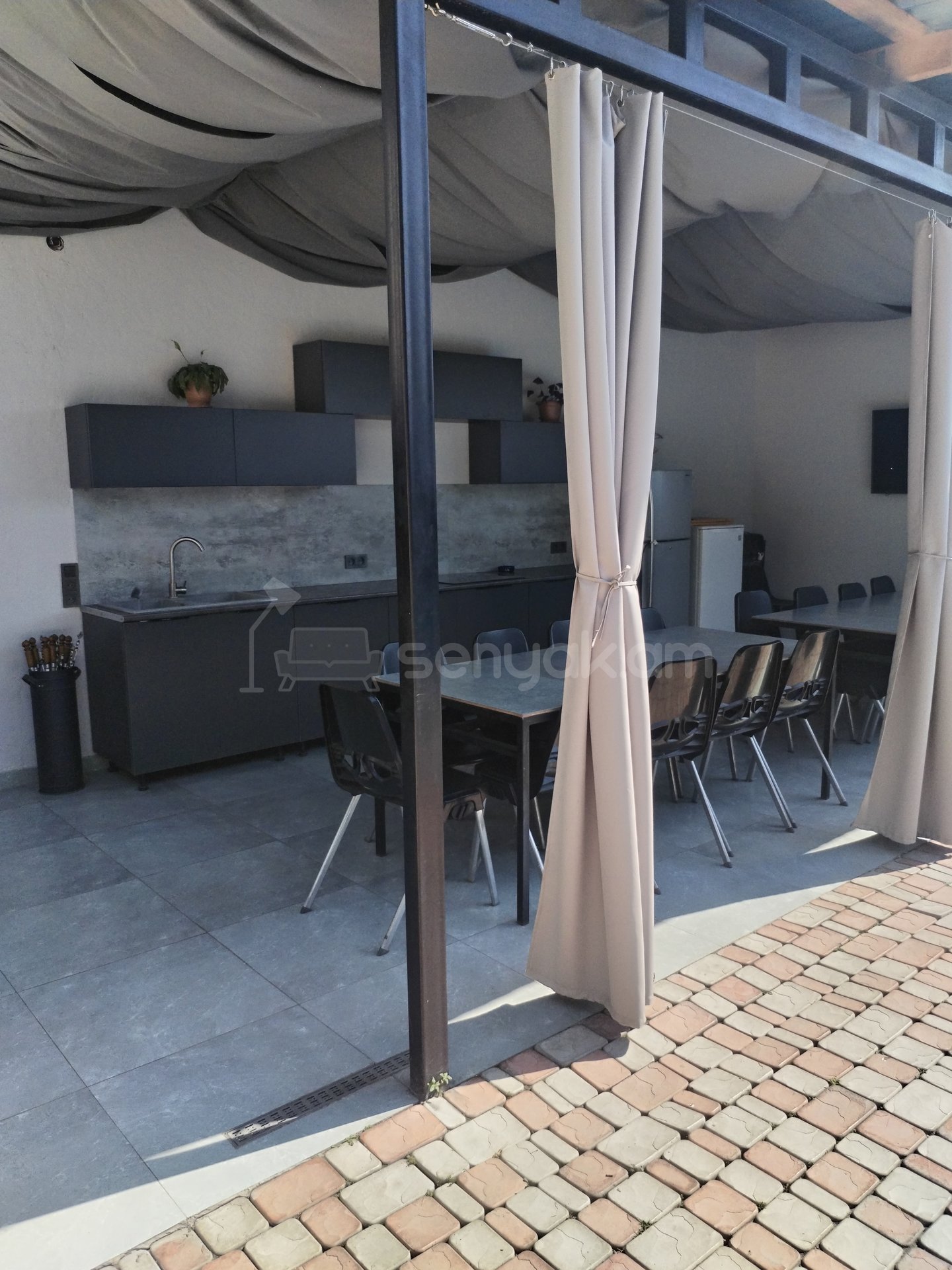 5 Սենյականոց Շքեղ Առանձնատուն, 180քմ, Կահավորված, Լողավազանով