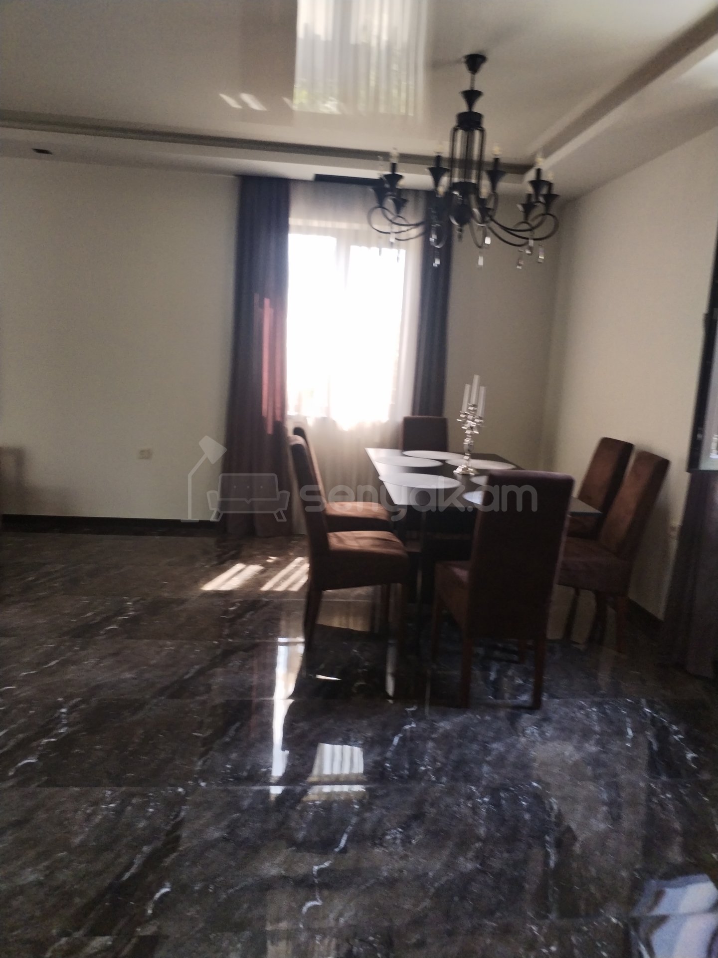 5 Սենյականոց Շքեղ Առանձնատուն, 180քմ, Կահավորված, Լողավազանով