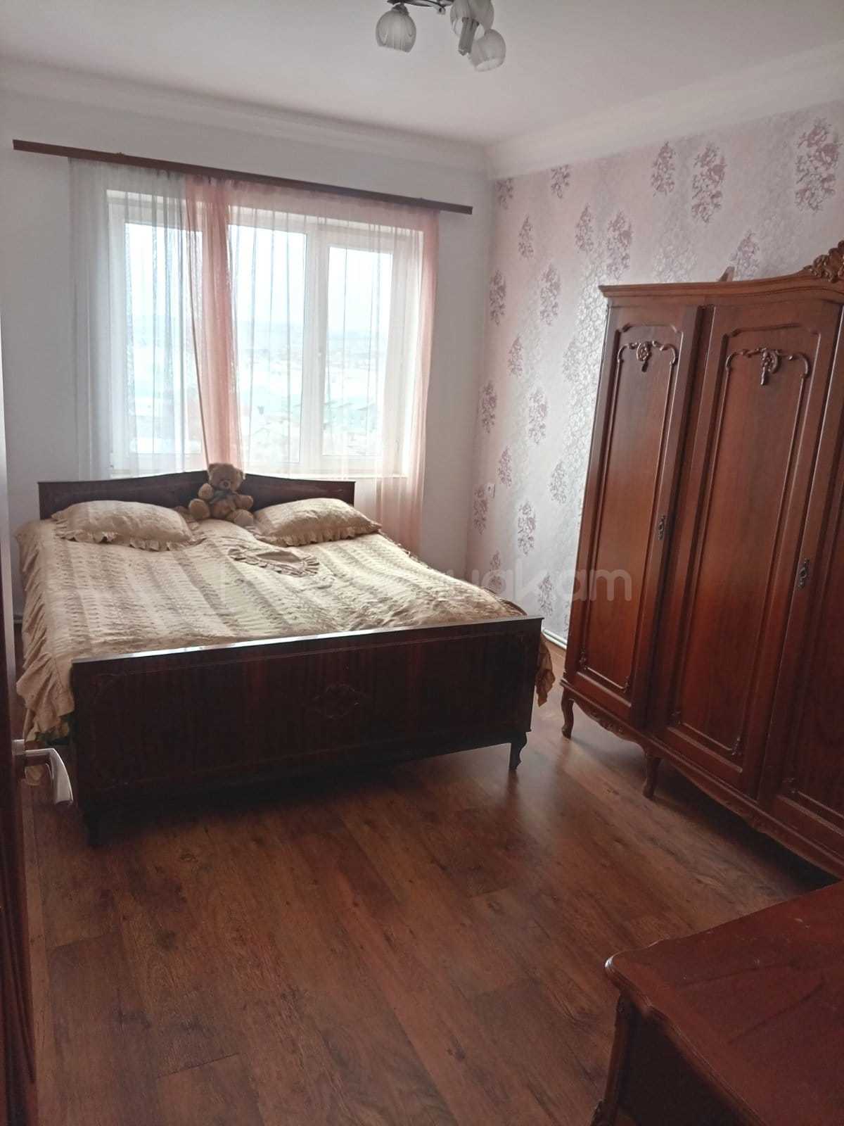 3 Սենյականոց Բնակարան, 80քմ, 8/9 հարկ, Նորմալ Վիճակում, Կահավորված