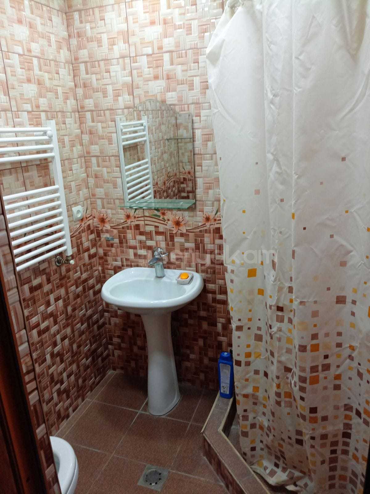 3 Սենյականոց Բնակարան, 80քմ, 8/9 հարկ, Նորմալ Վիճակում, Կահավորված