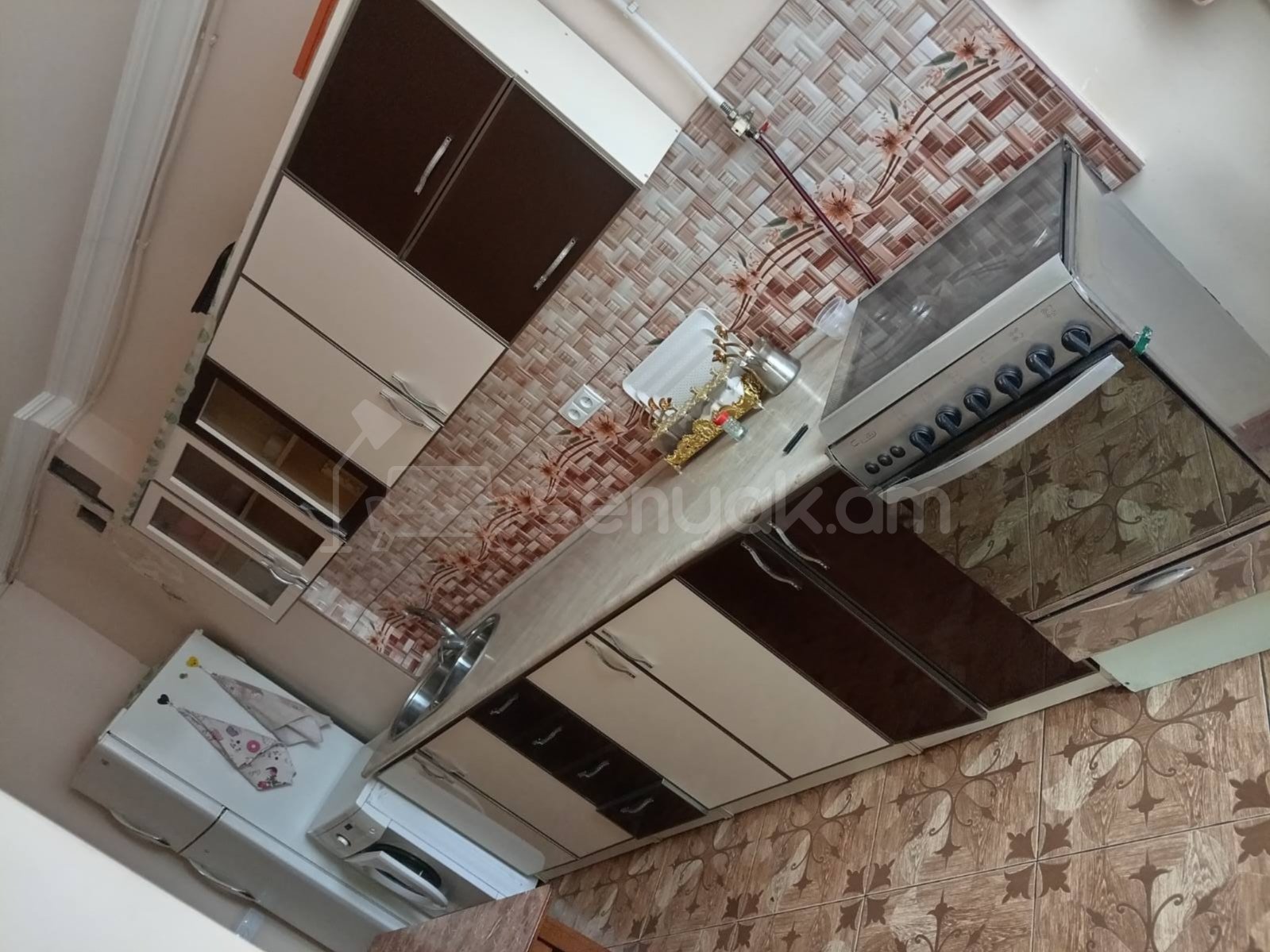 3 Սենյականոց Բնակարան, 80քմ, 8/9 հարկ, Նորմալ Վիճակում, Կահավորված