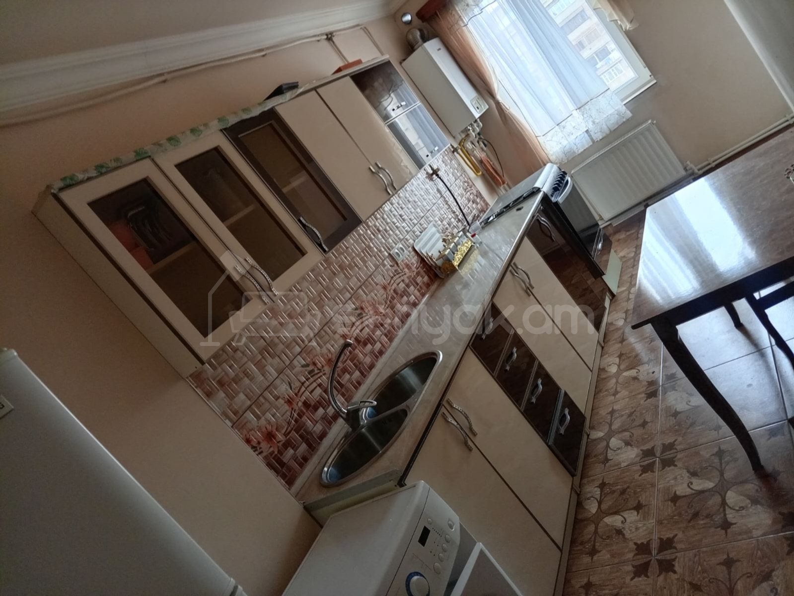 3 Սենյականոց Բնակարան, 80քմ, 8/9 հարկ, Նորմալ Վիճակում, Կահավորված