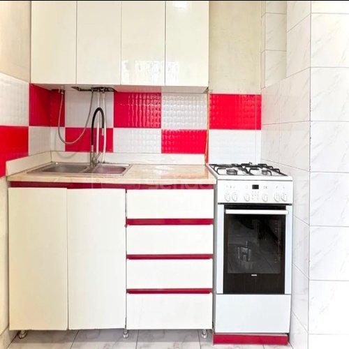 4 Սենյականոց Բնակարան Քարե Շենքում, 80քմ, 1/1 հարկ, Նորմալ Վիճակում, Կահավորված