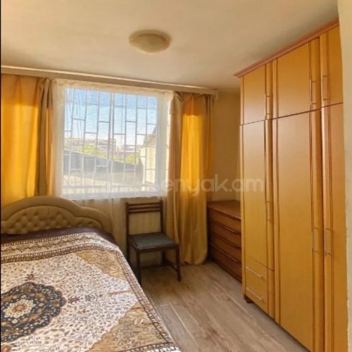 4 Սենյականոց Բնակարան Քարե Շենքում, 80քմ, 1/1 հարկ, Նորմալ Վիճակում, Կահավորված