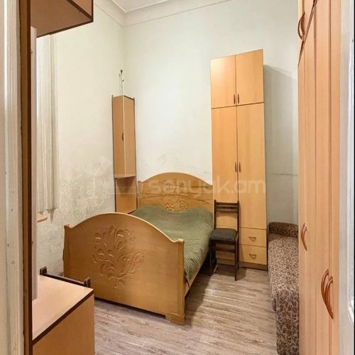 4 Սենյականոց Բնակարան Քարե Շենքում, 80քմ, 1/1 հարկ, Նորմալ Վիճակում, Կահավորված