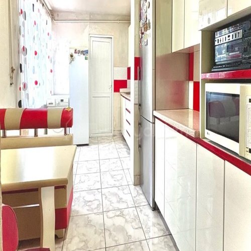 4 Սենյականոց Բնակարան Քարե Շենքում, 80քմ, 1/1 հարկ, Նորմալ Վիճակում, Կահավորված