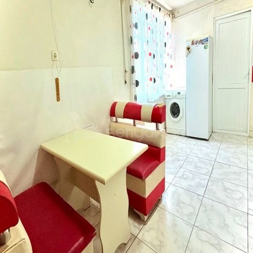 4 Սենյականոց Բնակարան Քարե Շենքում, 80քմ, 1/1 հարկ, Նորմալ Վիճակում, Կահավորված