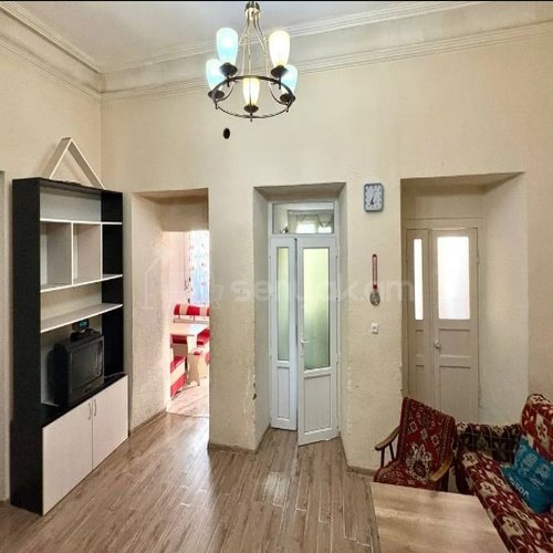 4 Սենյականոց Բնակարան Քարե Շենքում, 80քմ, 1/1 հարկ, Նորմալ Վիճակում, Կահավորված