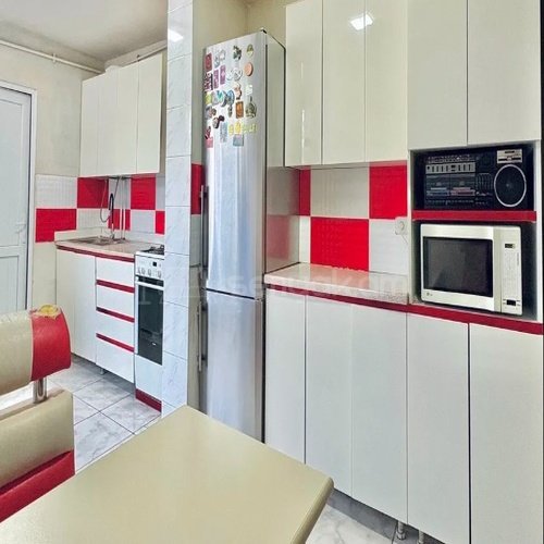 4 Սենյականոց Բնակարան Քարե Շենքում, 80քմ, 1/1 հարկ, Նորմալ Վիճակում, Կահավորված