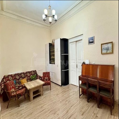 4 Սենյականոց Բնակարան Քարե Շենքում, 80քմ, 1/1 հարկ, Նորմալ Վիճակում, Կահավորված