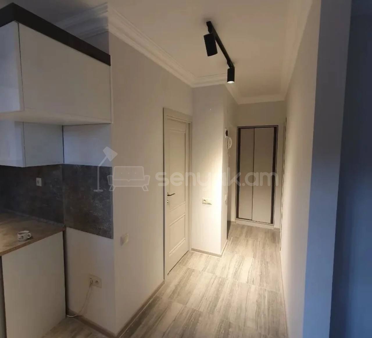 2 Սենյականոց Բնակարան Քարե Շենքում, 30քմ, 1/5 հարկ, Կապիտալ Վերանորոգված, Կահավորված, Արևկող