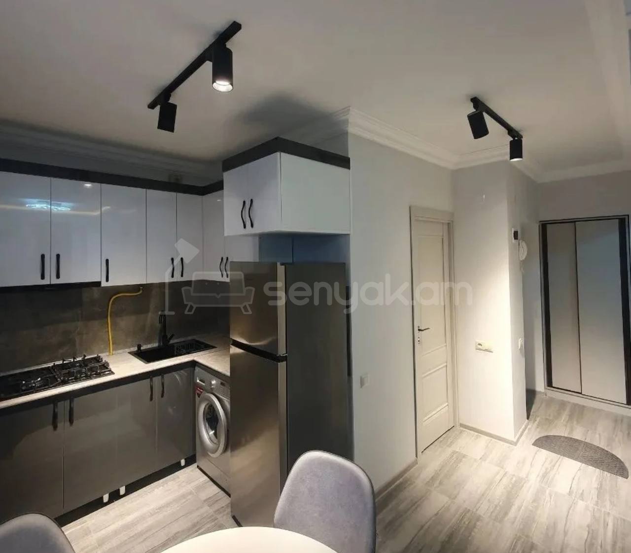 2 Սենյականոց Բնակարան Քարե Շենքում, 30քմ, 1/5 հարկ, Կապիտալ Վերանորոգված, Կահավորված, Արևկող