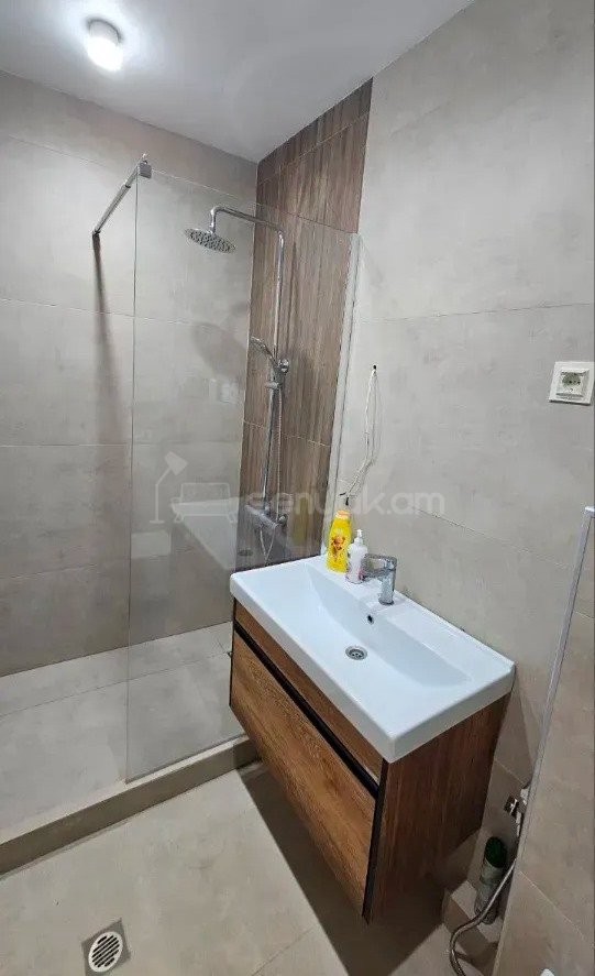 4 Սենյականոց Բնակարան Քարե Շենքում, 109քմ, 5/5 հարկ, Դիզայներական Վերանորոգված