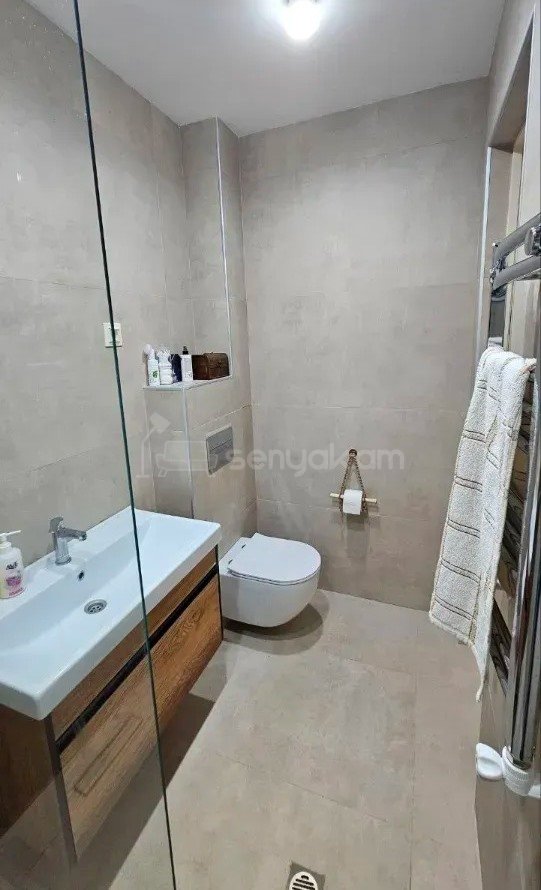 4 Սենյականոց Բնակարան Քարե Շենքում, 109քմ, 5/5 հարկ, Դիզայներական Վերանորոգված