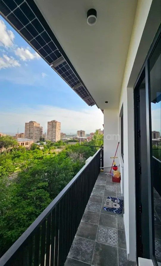 4 Սենյականոց Բնակարան Քարե Շենքում, 109քմ, 5/5 հարկ, Դիզայներական Վերանորոգված