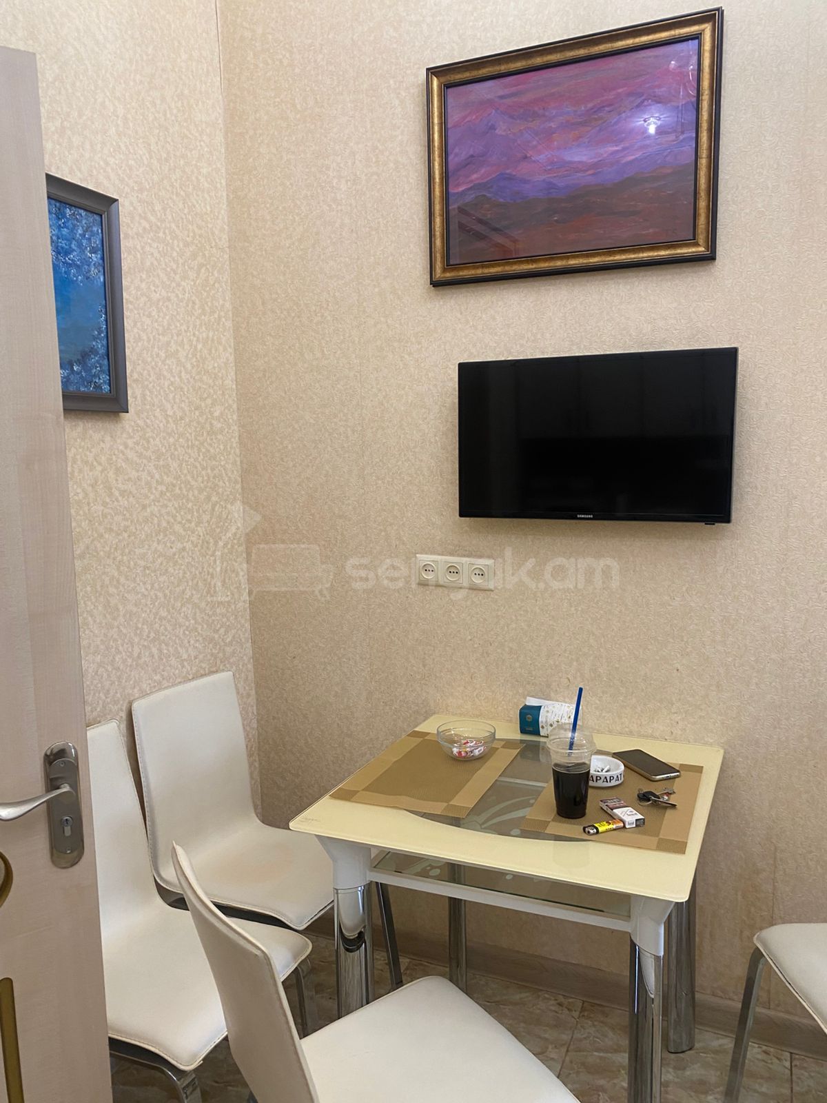 3 Սենյականոց Բնակարան Քարե Շենքում, 85քմ, 3/4 հարկ, Դիզայներական Վերանորոգված, Կահավորված, Արևկող