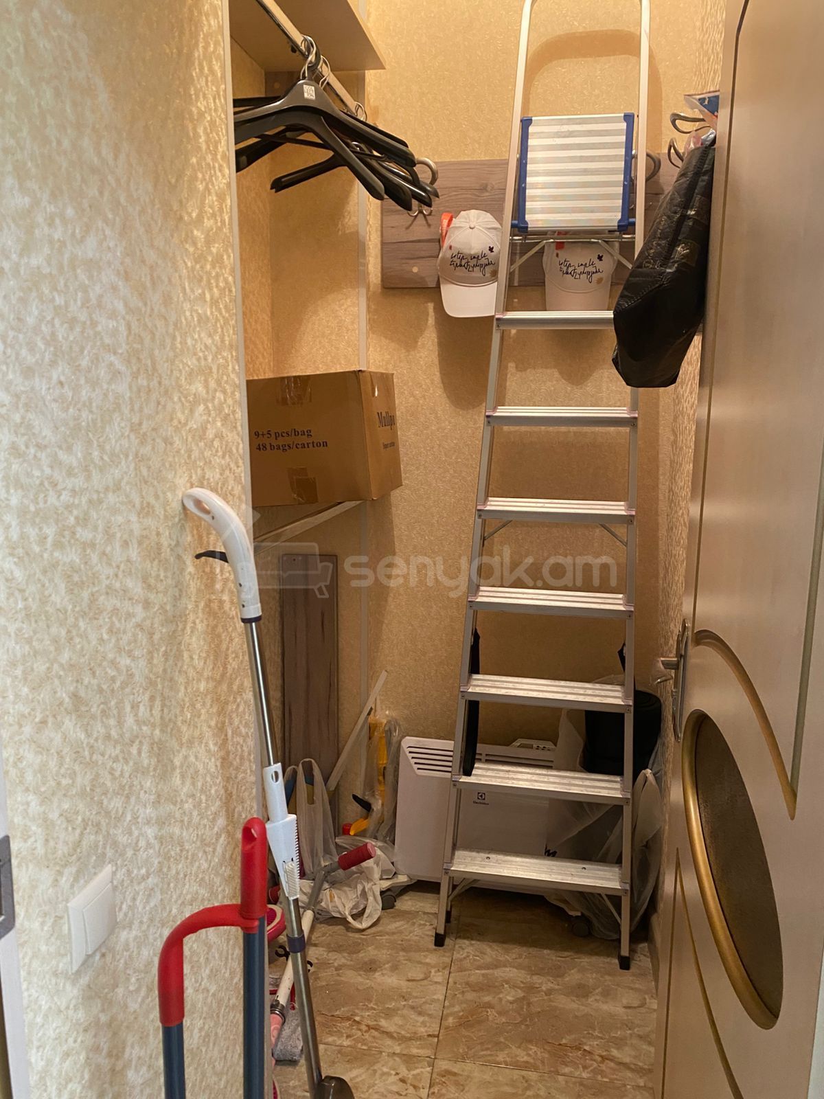 3 Սենյականոց Բնակարան Քարե Շենքում, 85քմ, 3/4 հարկ, Դիզայներական Վերանորոգված, Կահավորված, Արևկող