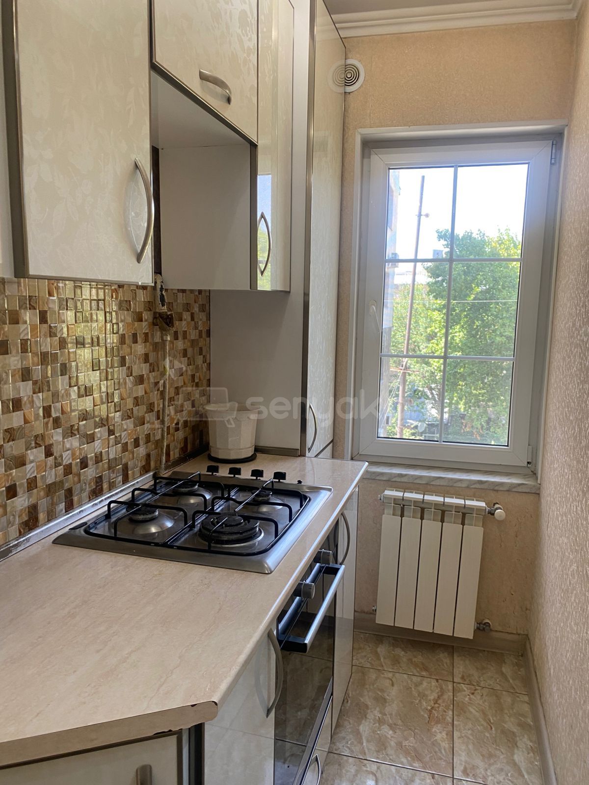 3 Սենյականոց Բնակարան Քարե Շենքում, 85քմ, 3/4 հարկ, Դիզայներական Վերանորոգված, Կահավորված, Արևկող