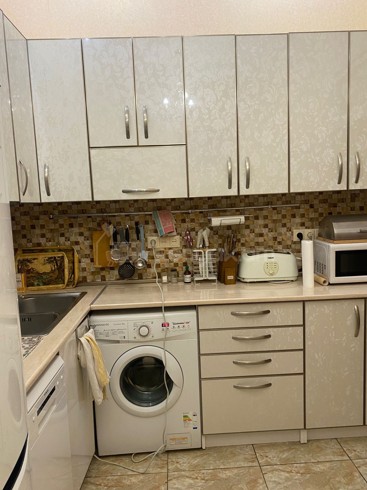 3 Սենյականոց Բնակարան Քարե Շենքում, 85քմ, 3/4 հարկ, Դիզայներական Վերանորոգված, Կահավորված, Արևկող