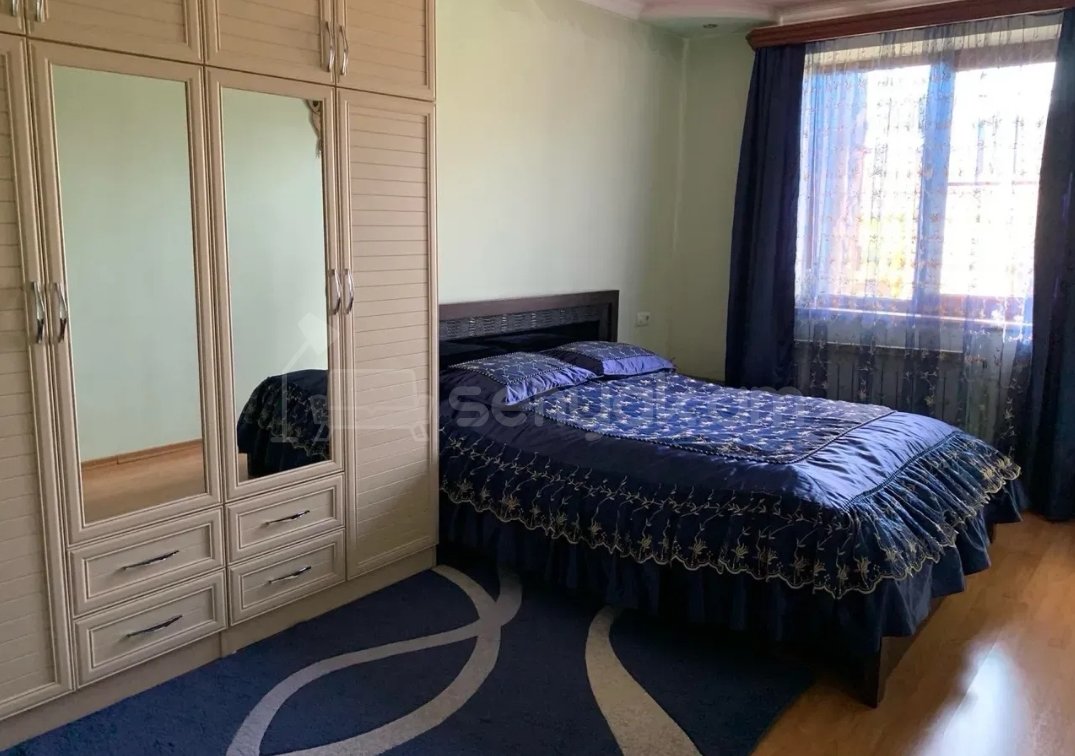 5 Սենյականոց Բնակարան Քարե Շենքում, 110քմ, 1/5 հարկ, Նորմալ Վիճակում