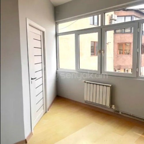 2 Սենյականոց Բնակարան Քարե Շենքում, 44քմ, 8/9 հարկ, Կոսմետիկ Վերանորոգված