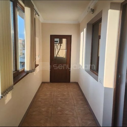 3 Սենյականոց Բնակարան, 95քմ, 3/9 հարկ, Կոսմետիկ Վերանորոգված, Մասամբ Կահավորված, Արևկող