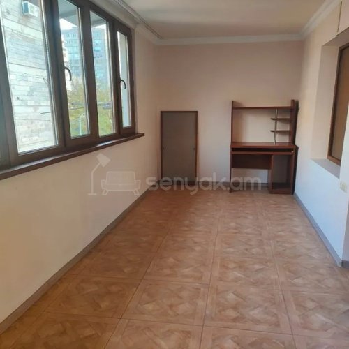 3 Սենյականոց Բնակարան, 95քմ, 3/9 հարկ, Կոսմետիկ Վերանորոգված, Մասամբ Կահավորված, Արևկող