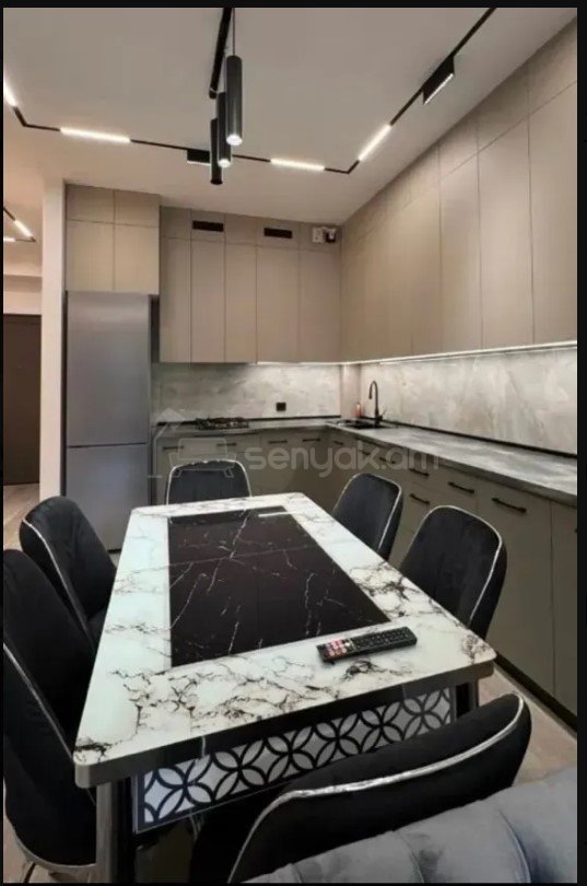 3 Սենյականոց Բնակարան, 90քմ, 2/6 հարկ, Դիզայներական Վերանորոգված, Կահավորված