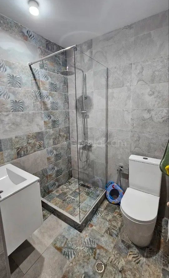 4 Սենյականոց Բնակարան Քարե Շենքում, 109քմ, 5/5 հարկ, Կապիտալ Վերանորոգված