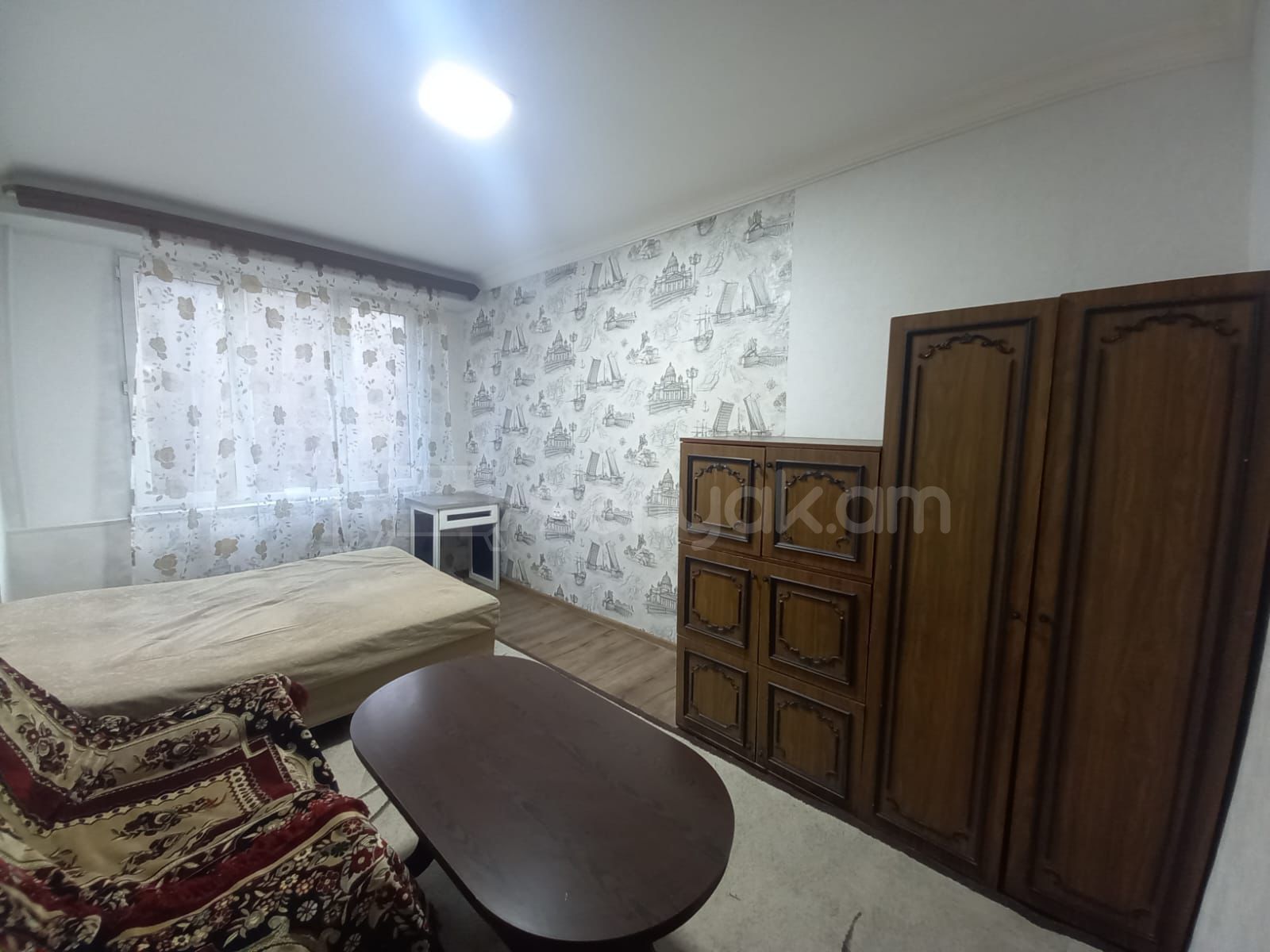 1 Սենյականոց Բնակարան Քարե Շենքում, 18քմ, 3/8 հարկ, Նորմալ Վիճակում