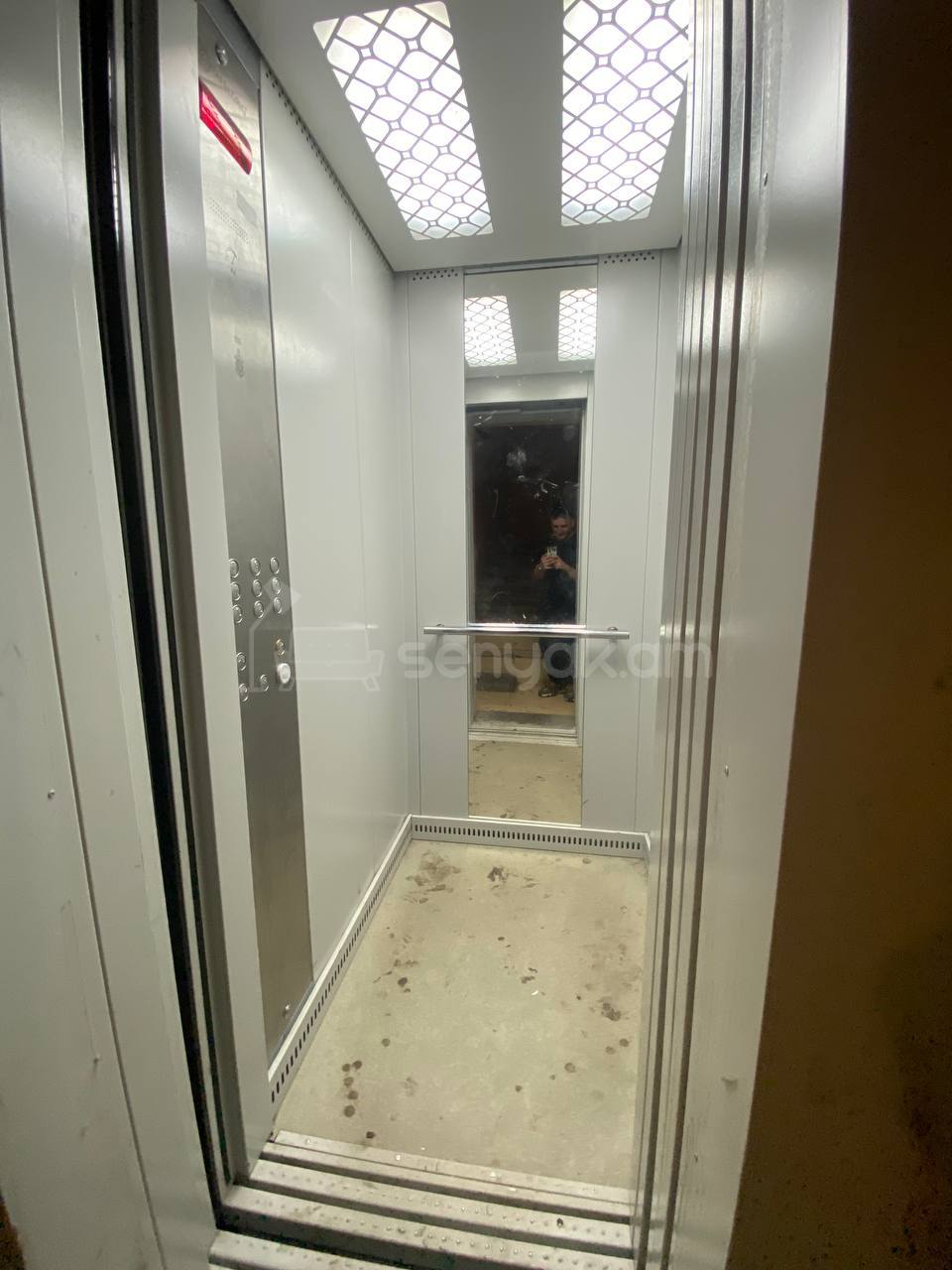 2 Սենյականոց Բնակարան, 40քմ, 3/9 հարկ, Կապիտալ Վերանորոգված, Կահավորված, Արևկող