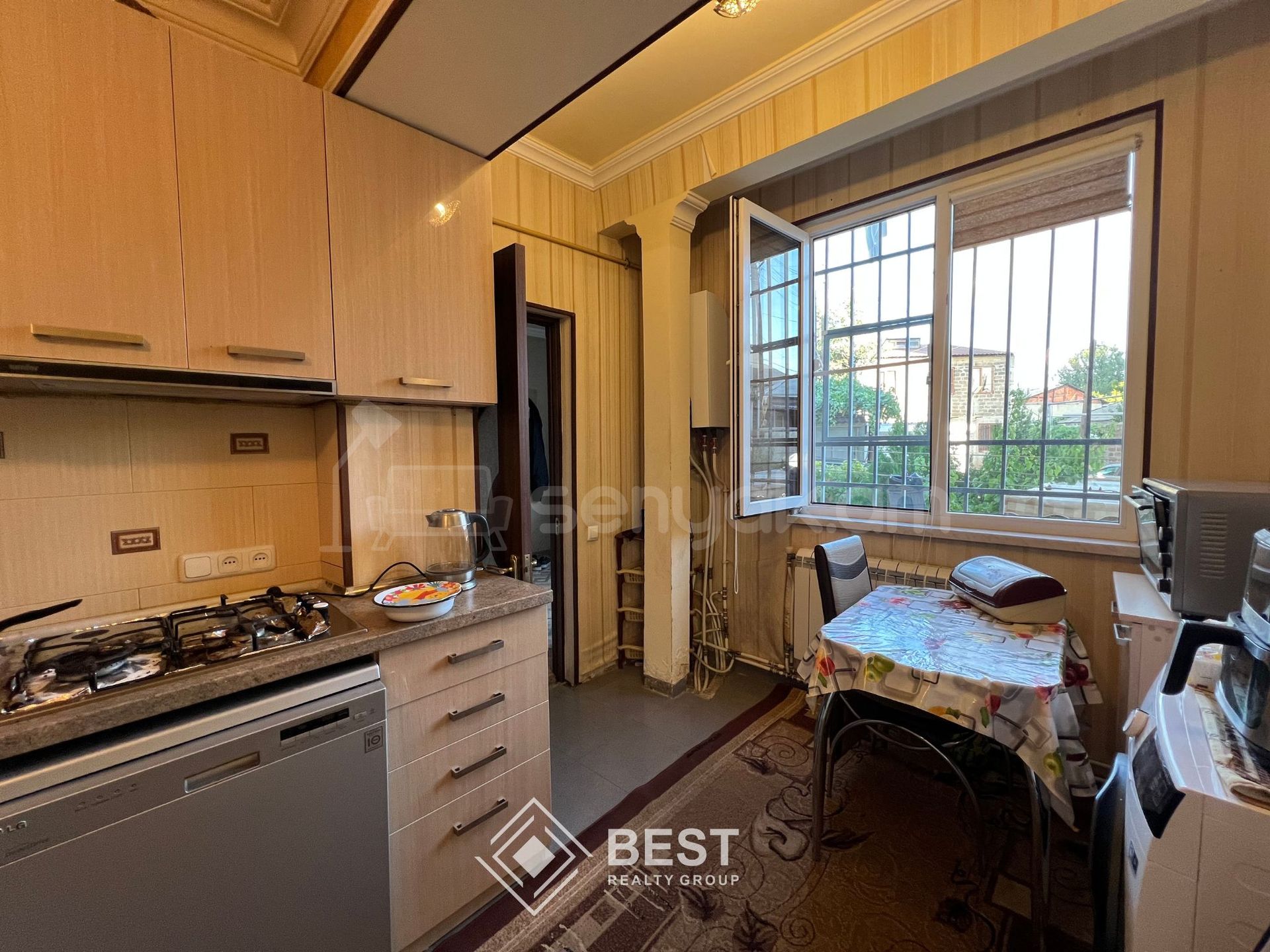 3 Սենյականոց Բնակարան Քարե Շենքում, 118քմ, 1/5 հարկ, Կապիտալ Վերանորոգված