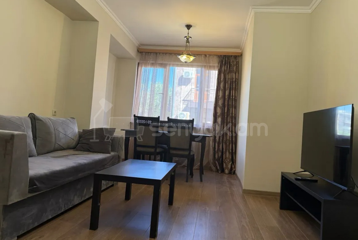 3 Սենյականոց Բնակարան Քարե Շենքում, 60քմ, 5/5 հարկ, Կապիտալ Վերանորոգված, Կահավորված, Արևկող