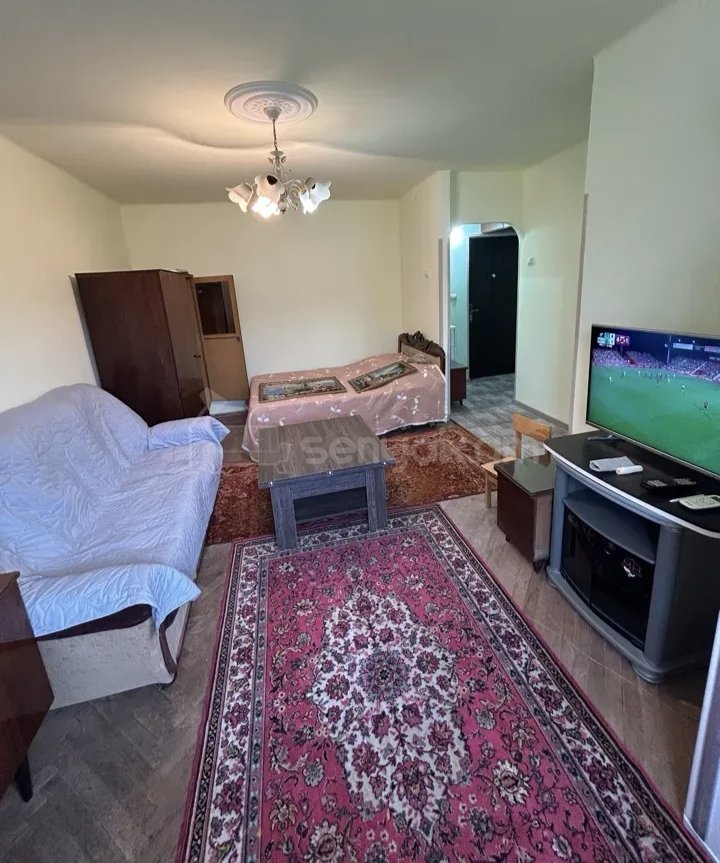 1 Սենյականոց Բնակարան Քարե Շենքում, 40քմ, 3/4 հարկ, Նորմալ Վիճակում, Կահավորված