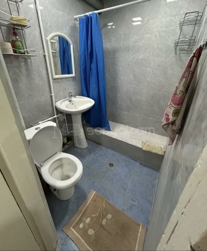 1 Սենյականոց Բնակարան Քարե Շենքում, 40քմ, 3/4 հարկ, Նորմալ Վիճակում, Կահավորված