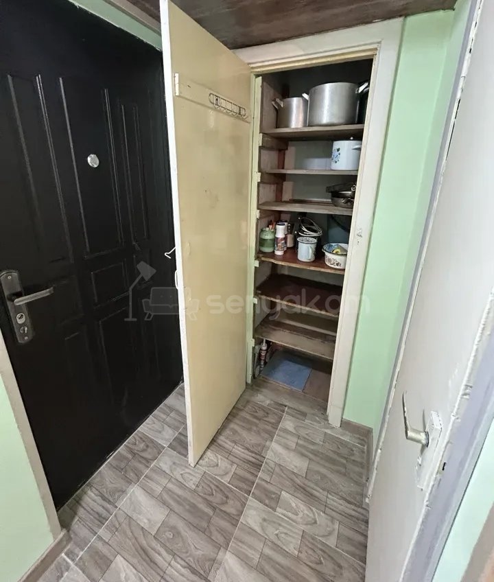 1 Սենյականոց Բնակարան Քարե Շենքում, 40քմ, 3/4 հարկ, Նորմալ Վիճակում, Կահավորված