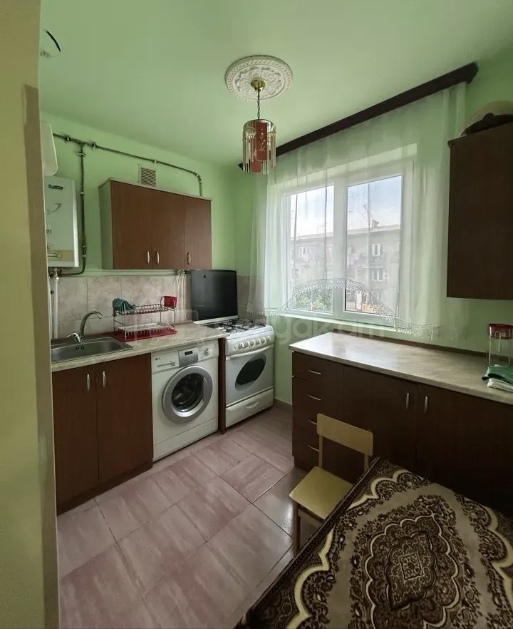 1 Սենյականոց Բնակարան Քարե Շենքում, 40քմ, 3/4 հարկ, Նորմալ Վիճակում, Կահավորված