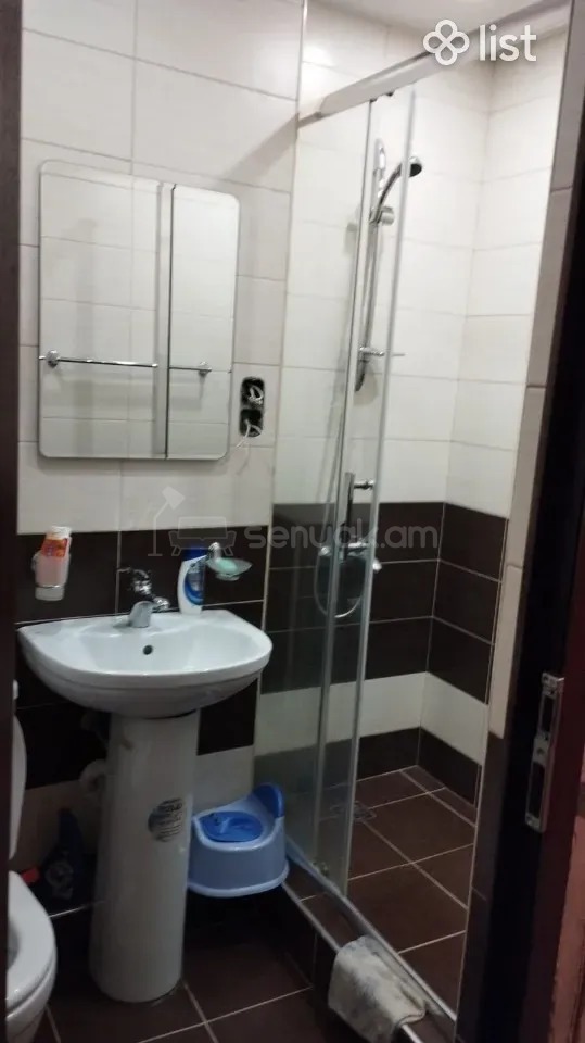 2 Սենյականոց Բնակարան Քարե Շենքում, 48քմ, 4/5 հարկ, Նորմալ Վիճակում, Կահավորված