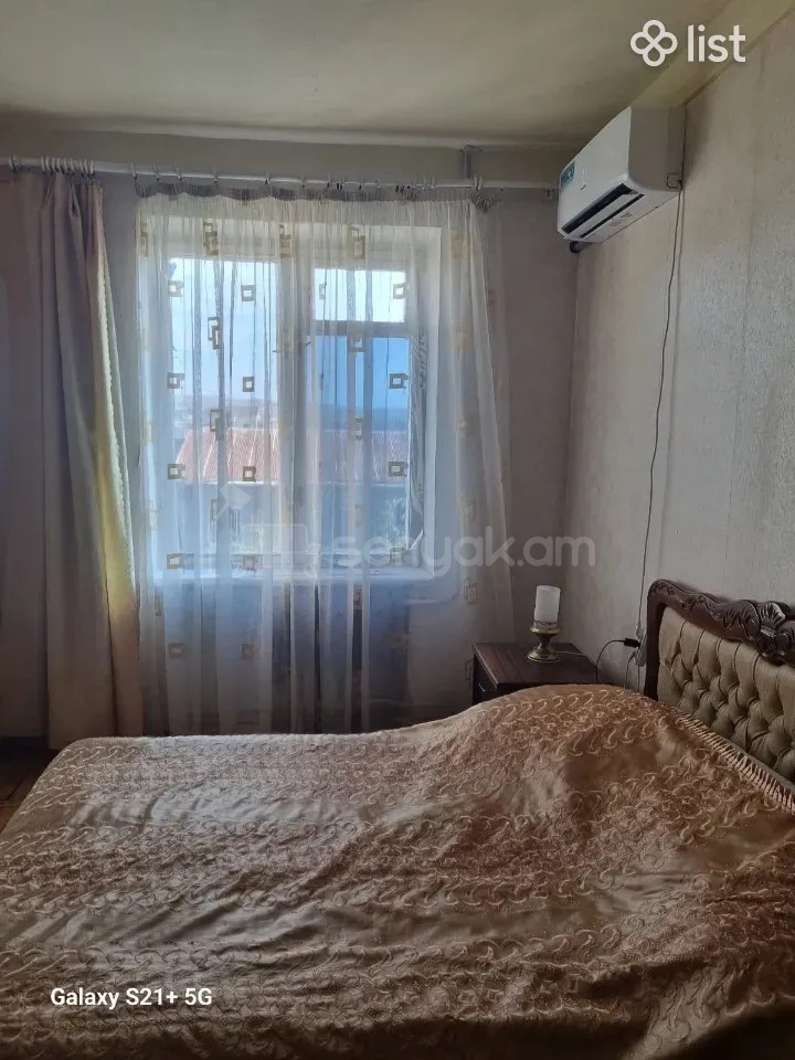 2 Սենյականոց Բնակարան Քարե Շենքում, 48քմ, 4/5 հարկ, Նորմալ Վիճակում, Կահավորված