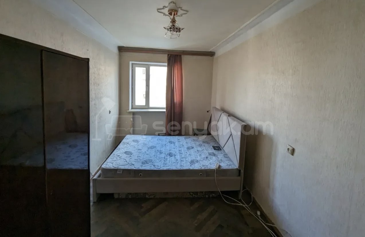 2 Սենյականոց Բնակարան Քարե Շենքում, 57քմ, 3/5 հարկ, Նորմալ Վիճակում, Կահավորված