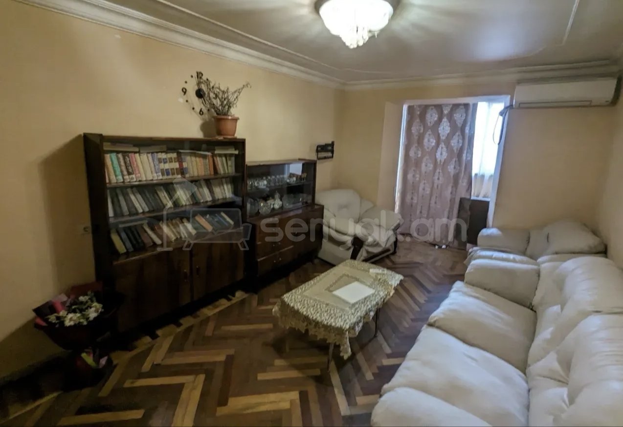 2 Սենյականոց Բնակարան Քարե Շենքում, 57քմ, 3/5 հարկ, Նորմալ Վիճակում, Կահավորված