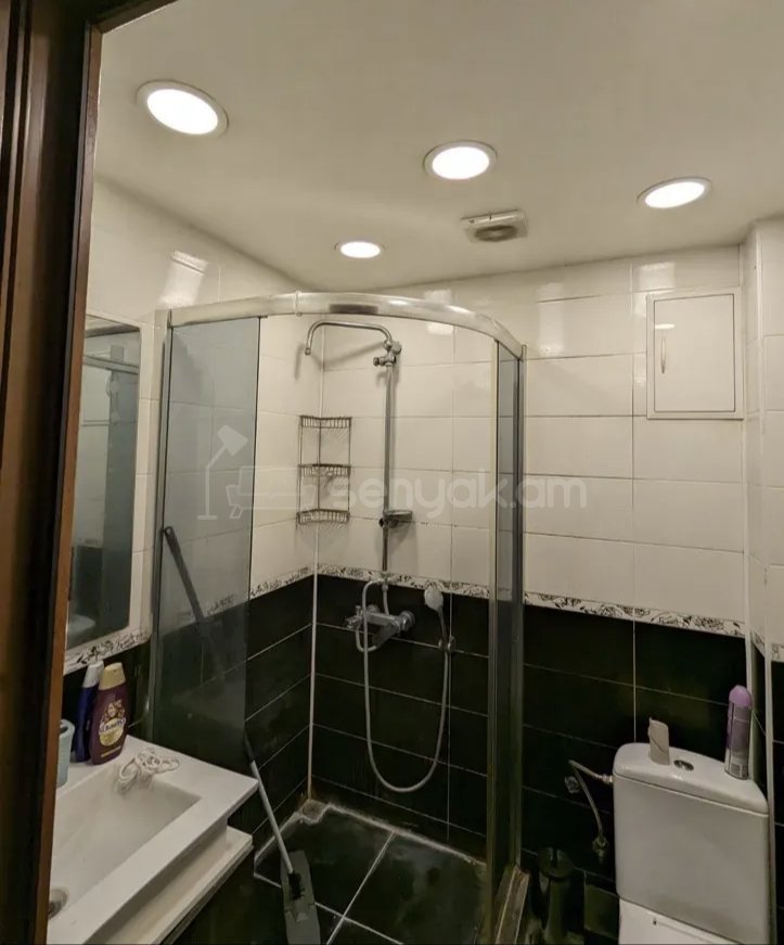 2 Սենյականոց Բնակարան Քարե Շենքում, 57քմ, 3/5 հարկ, Նորմալ Վիճակում, Կահավորված