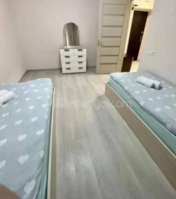 3 Սենյականոց Բնակարան Քարե Շենքում, 50քմ, 2/5 հարկ, Դիզայներական Վերանորոգված