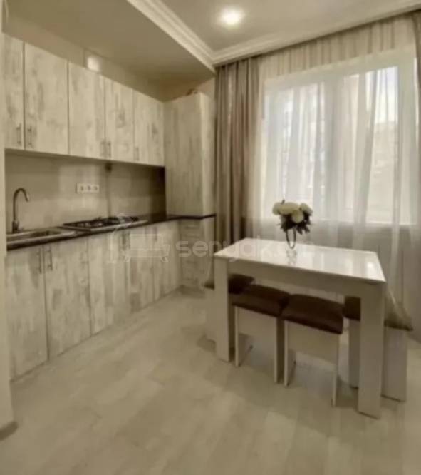 3 Սենյականոց Բնակարան Քարե Շենքում, 50քմ, 2/5 հարկ, Դիզայներական Վերանորոգված