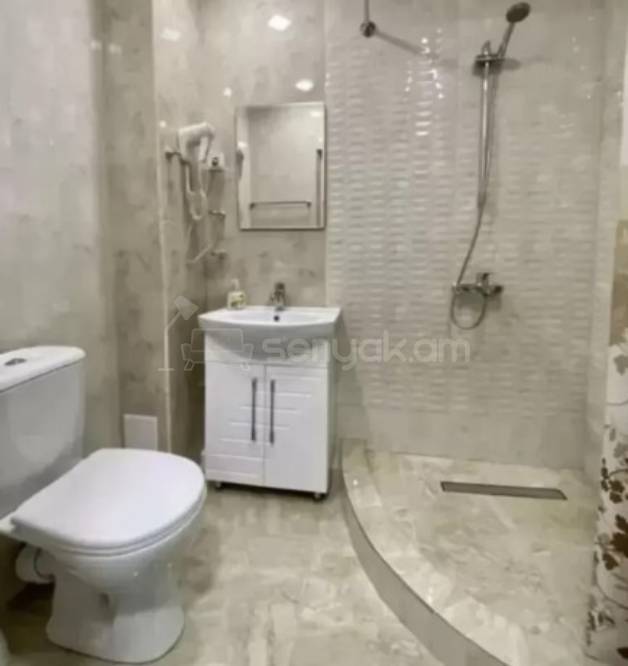 3 Սենյականոց Բնակարան Քարե Շենքում, 50քմ, 2/5 հարկ, Դիզայներական Վերանորոգված