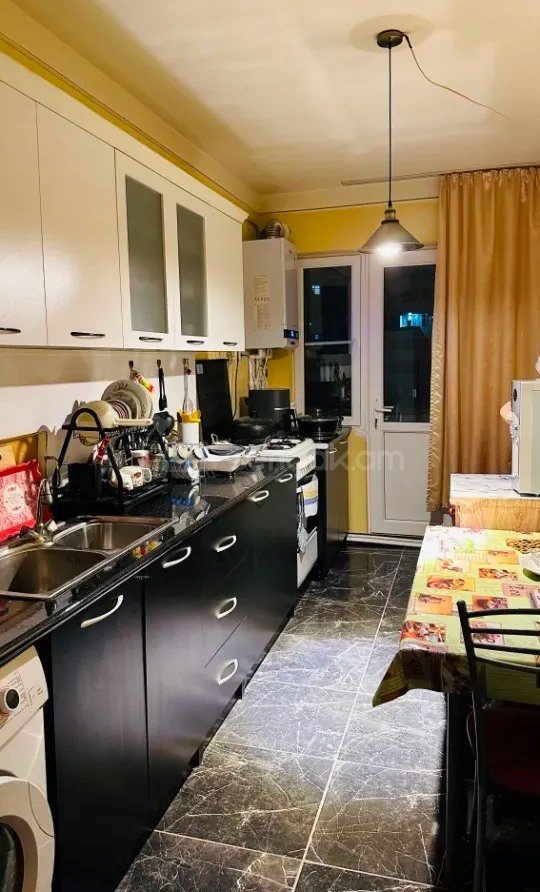 4 Սենյականոց Բնակարան, 100քմ, 7/9 հարկ, Նորմալ Վիճակում